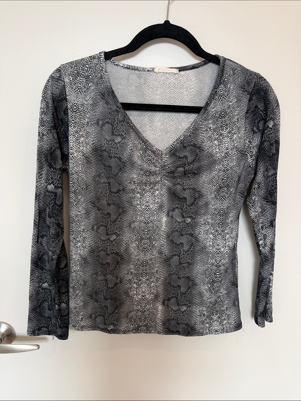 Olivia Rae V-Neck Long Sleeve Top in Gray Snake print - Size L